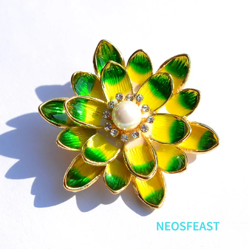 Moda Bijuterii Stras Lotus Broșe Pentru Femei Gradient De Culoare Mai Multe Cadouri De Vacanță Corsaj Din Aliaj De Pin Rochie De Mireasa Cu Ornamente 4